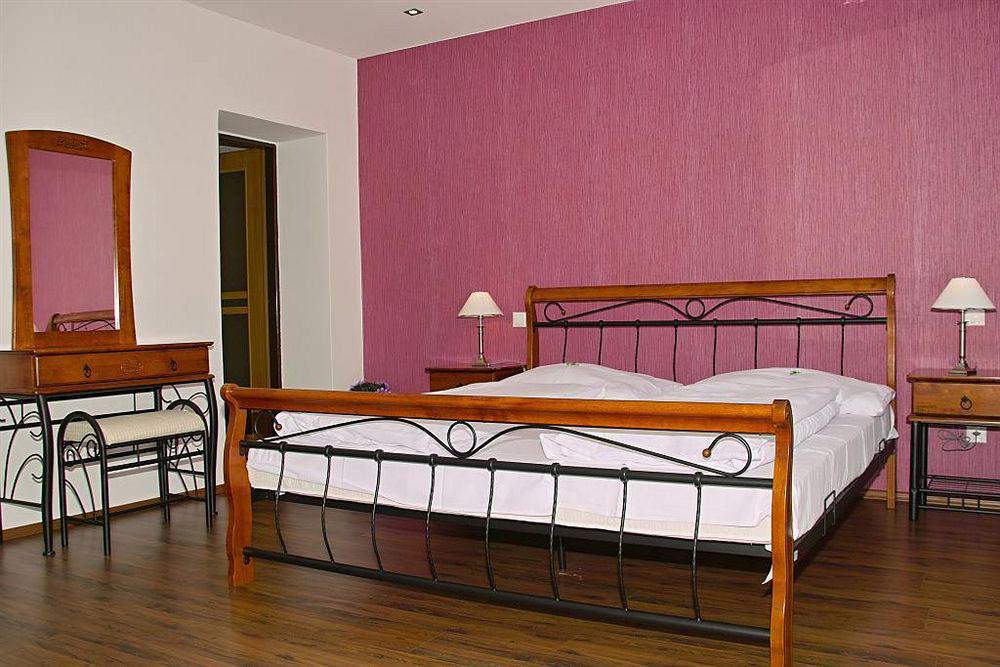 โรงเรมรัดนิแช Hotel ลิเบอเรซ ภายนอก รูปภาพ